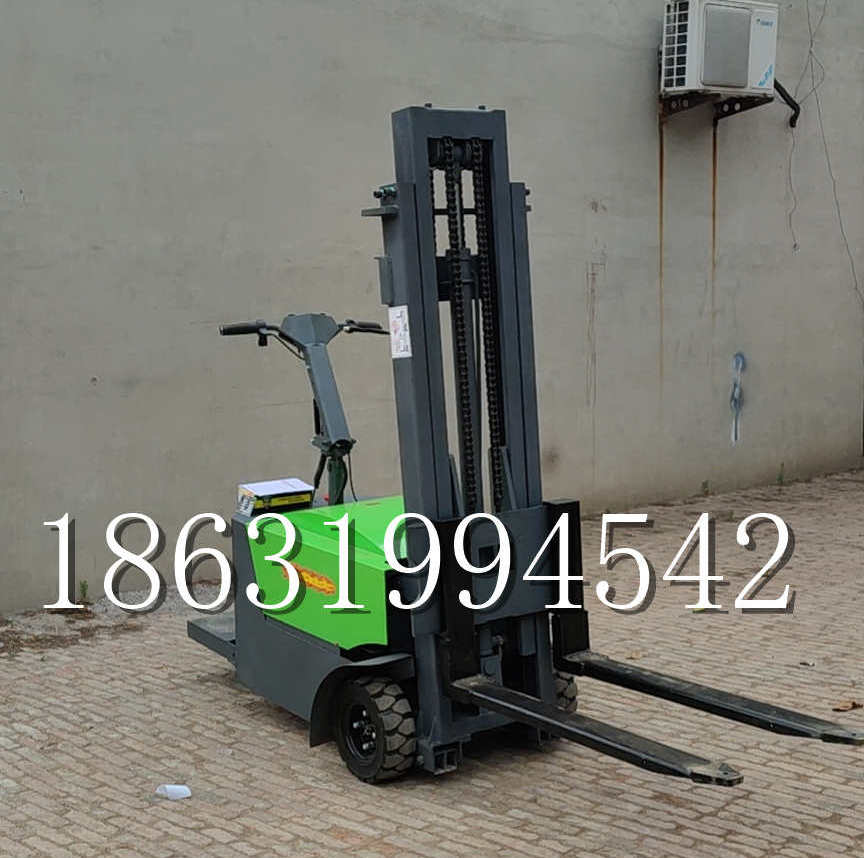 扶余市优程全电动叉车插腿式堆高车液压装卸车1.5吨升高小型站驾式铲车